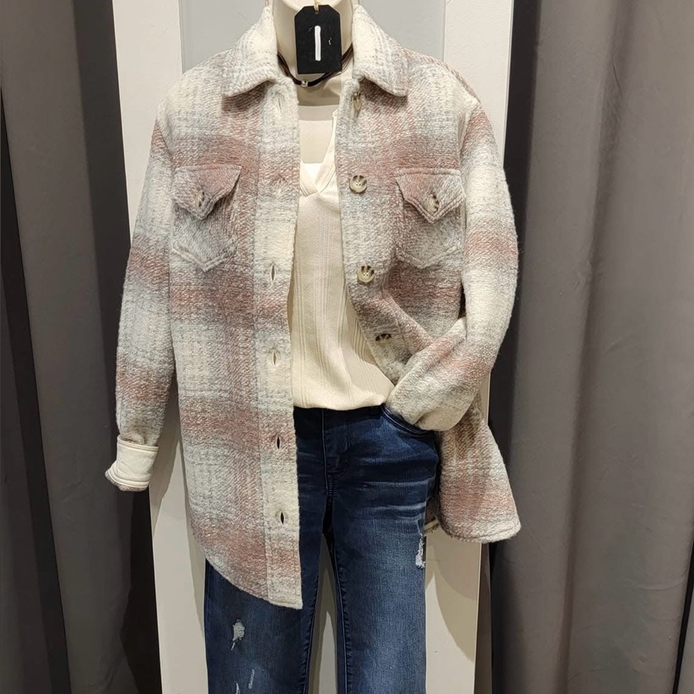 Plaid Button-Up Shacket Charlie B brand
Size small